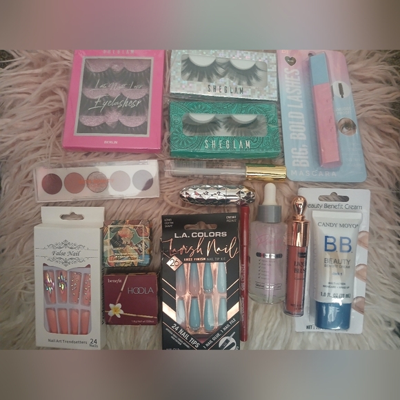 Ulta Beauty Other - HUGE New NIB Make Up Press On False Nails Lashes And Face Serum FREE make Up Bag